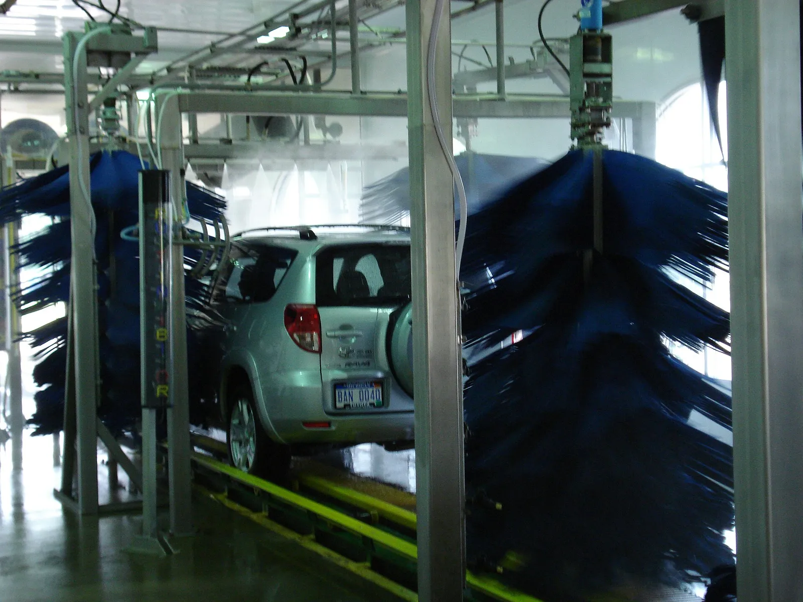 Car passing between brushes in an automatic car wash